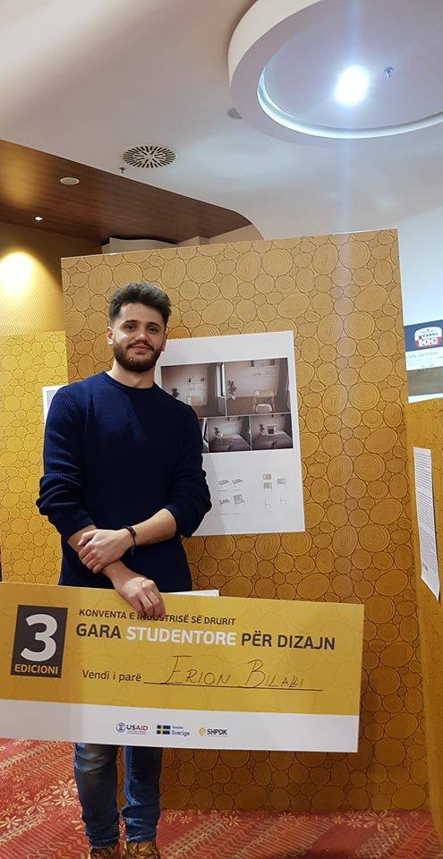 The project “Briefcase Desk” which was designed by the UBT student Elion Bilali, wins the Student Design Competition