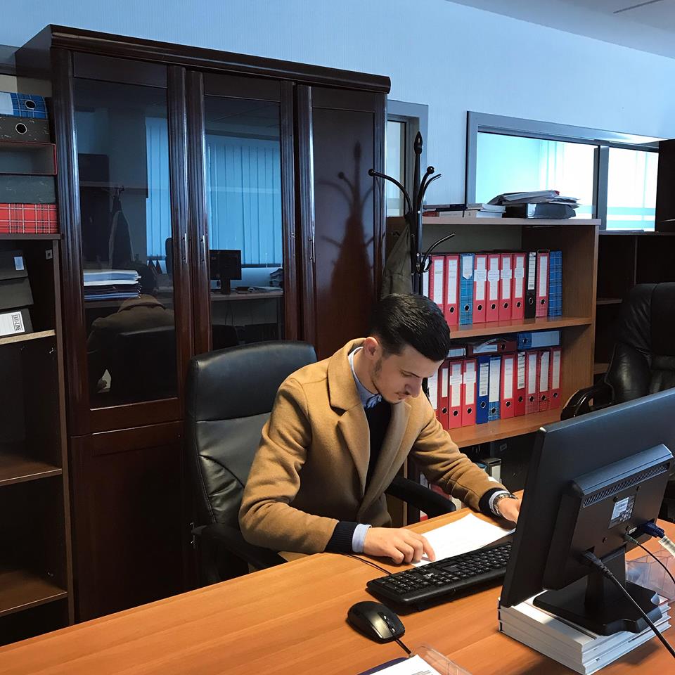 Studenti Leart Muli fillon punë praktike në Ministrinë e Drejtësisë