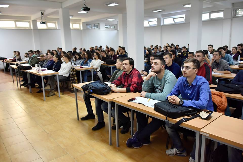 UBT, vend pune për qindra studentë të vet