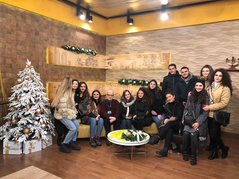 Studentët e Fakultetit Media dhe Komunikim vizituan RTV 21