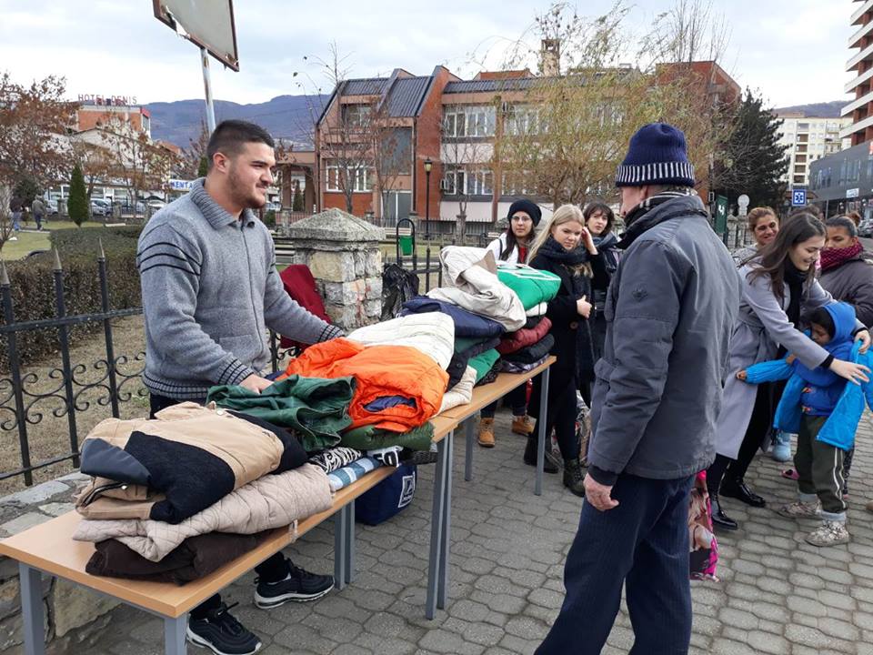 Studentët e UBT-së dhuruan veshmbathje për personat në nevojë në Prizren