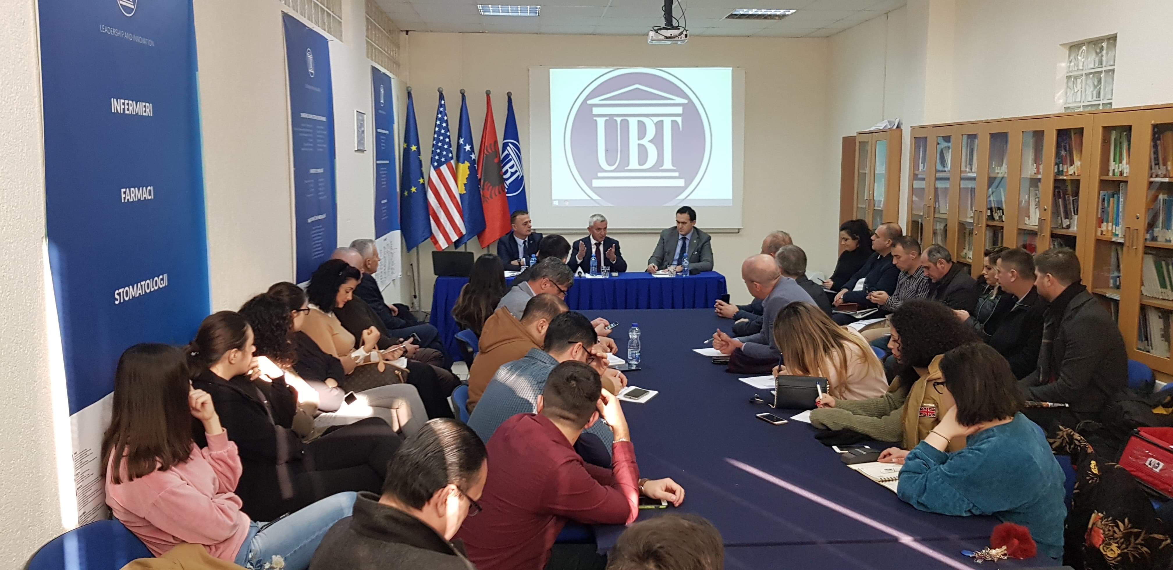 Ambasadori Qemal Minxhozi diskutoi në UBT për bashkëpunimin ekonomik dhe planet për të ardhmen mes Kosovës dhe Shqipërisë  