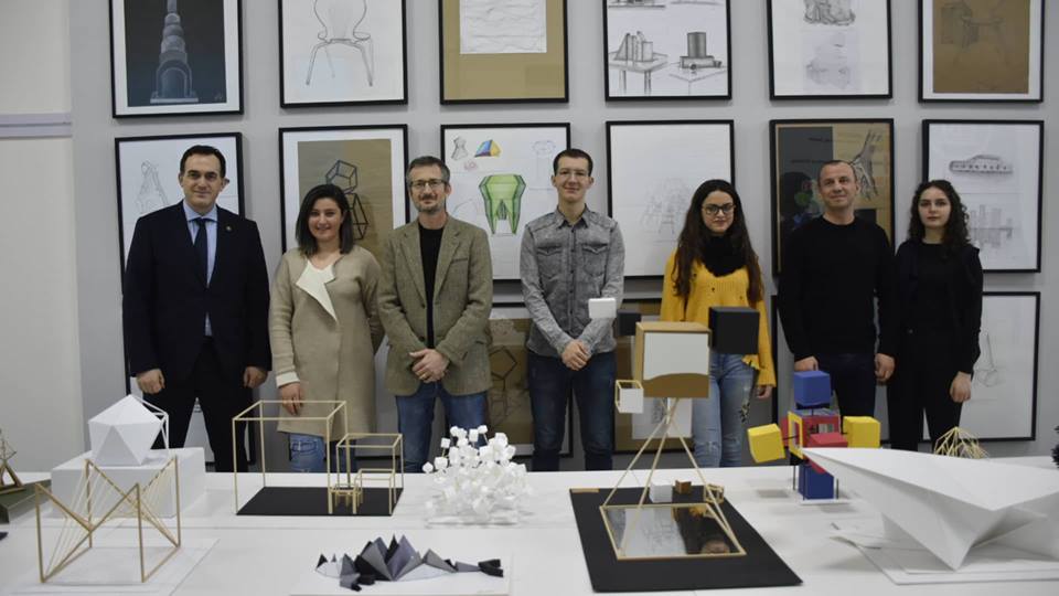 Rreth 500 punime të studentëve të Arkitekturës shfaqen në ekspozitën “When Art Meets Architecture”