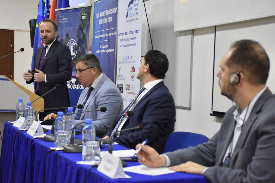 Në UBT zhvilloi punimet konferenca “Free Market Road Show” – Diskutohen ngecjet dhe të arriturat e shteteve në 30 vitet e fundit