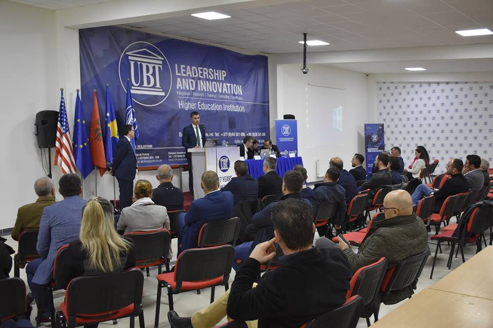 Në UBT u mbajt simpoziumi i parë në Kosovë për qytetet e mençura