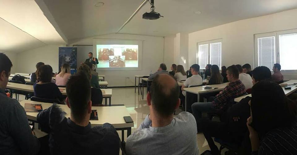 Ekspertët turq të stomatologjisë, prezantuan në UBT implantologjinë dentare