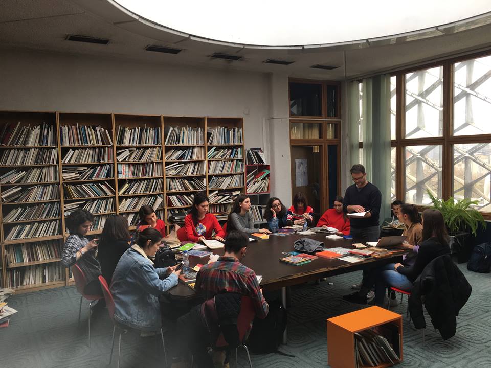 Studentët e Dizajnit të Integruar vizituan Bibliotekën Kombëtare të Kosovës