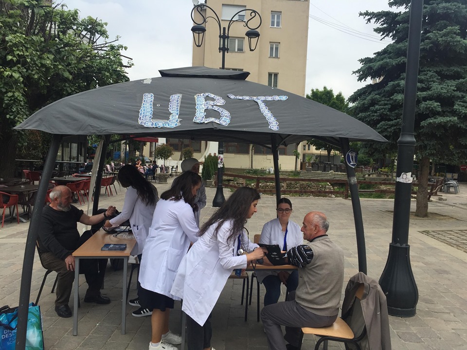 Studentët e Infermierisë ofruan shërbime falas për qytetarët në Prizren