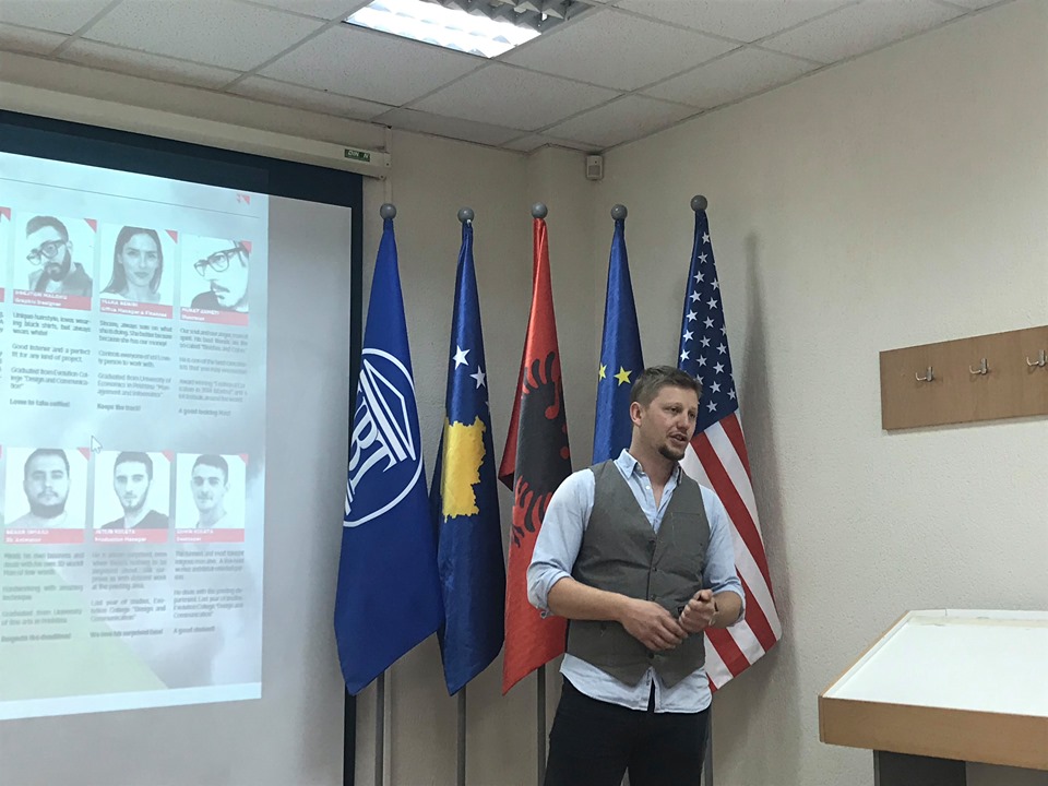 Bashkëthemeluesi i kompanisë “Trekuartista” u ligjëron studentëve të MBE-së për format e arritjes së suksesit në fushën e marketingut