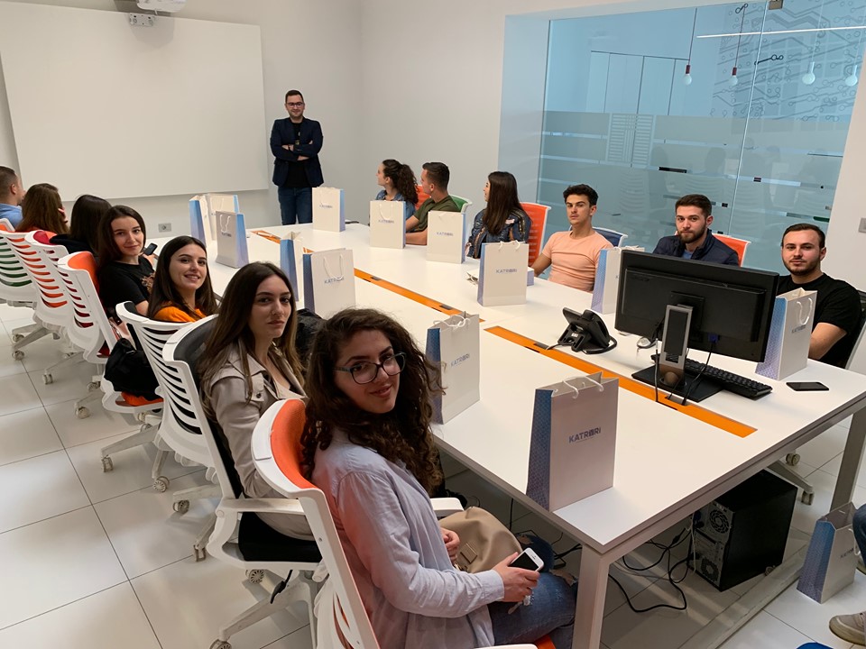 Studentët e Sistemeve të Informacionit vizitojnë kompaninë “Katrori ICT”