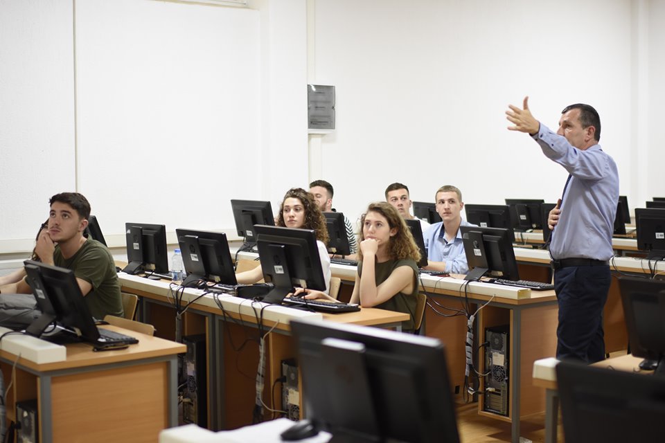 Arsim Zeka lectured to UBT students regarding the application of program “Expert”