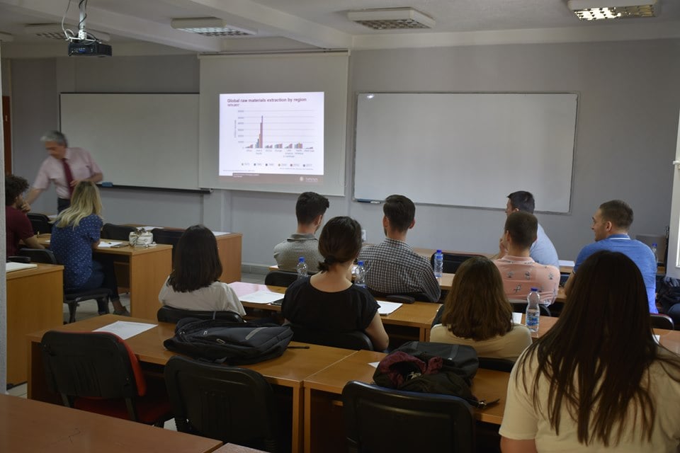 Fillon punimet ANV-ja e Inxhinierisë së Energjisë – ligjërohet për energjinë dhe teknologjinë fotovoltaike