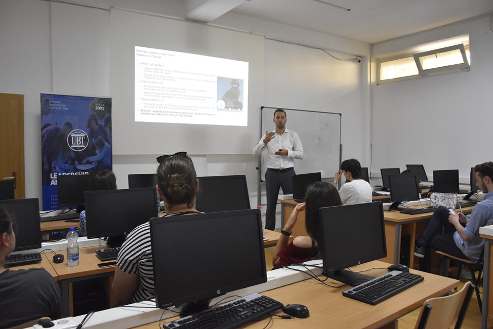 Në akademinë e Sistemeve të Informacionit ligjërohet për menaxhimin dhe sigurinë e informacionit