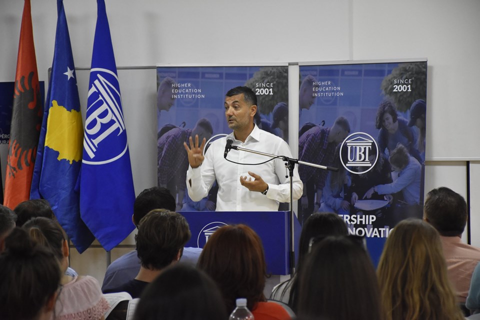 Me ligjërata tematike dhe diskutime zhvilloi punimet Akademia Ndërkombëtare Verore në UBT (Foto)