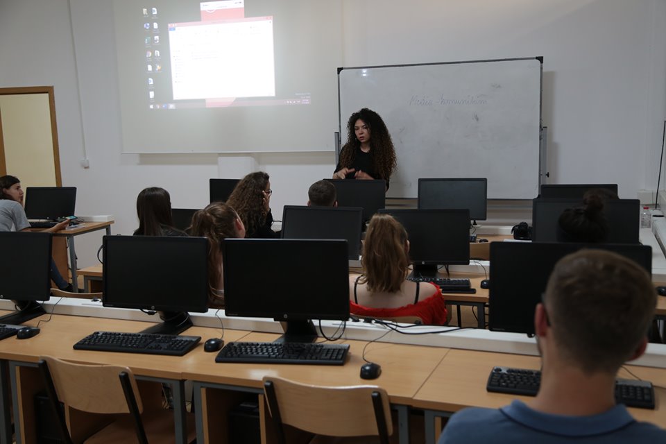 Fillon kursi i fotografisë, “UBT Visual”