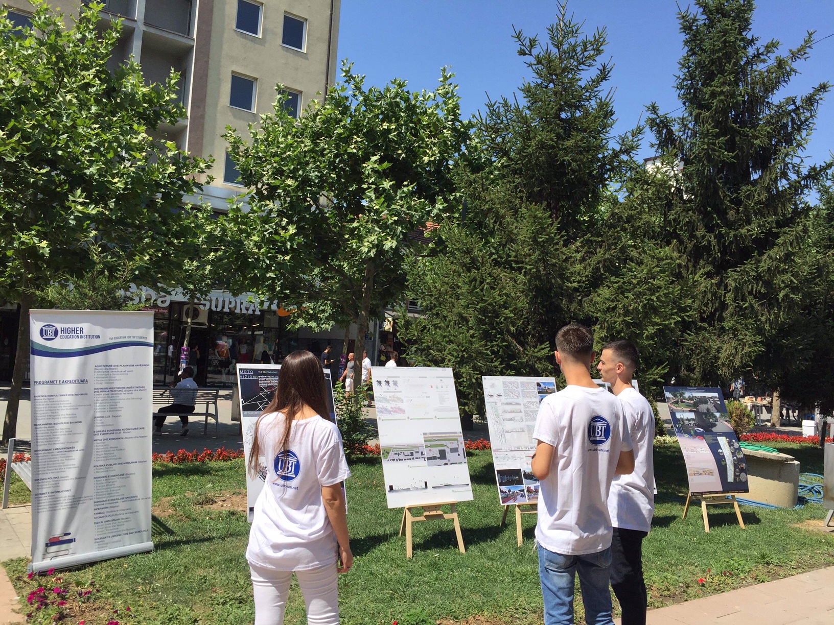 Studentët e UBT-së hapën ekspozitë në manifestimin “Ditët e Diasporës” në Ferizaj