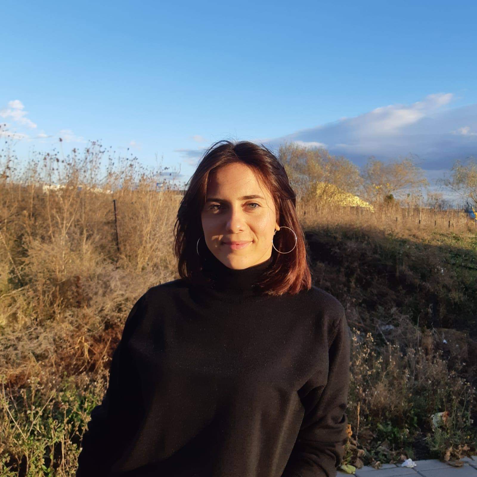 Përmes UBT-së, studentja Djellza Prebreza punësohet në kompaninë “Jaha Solar”