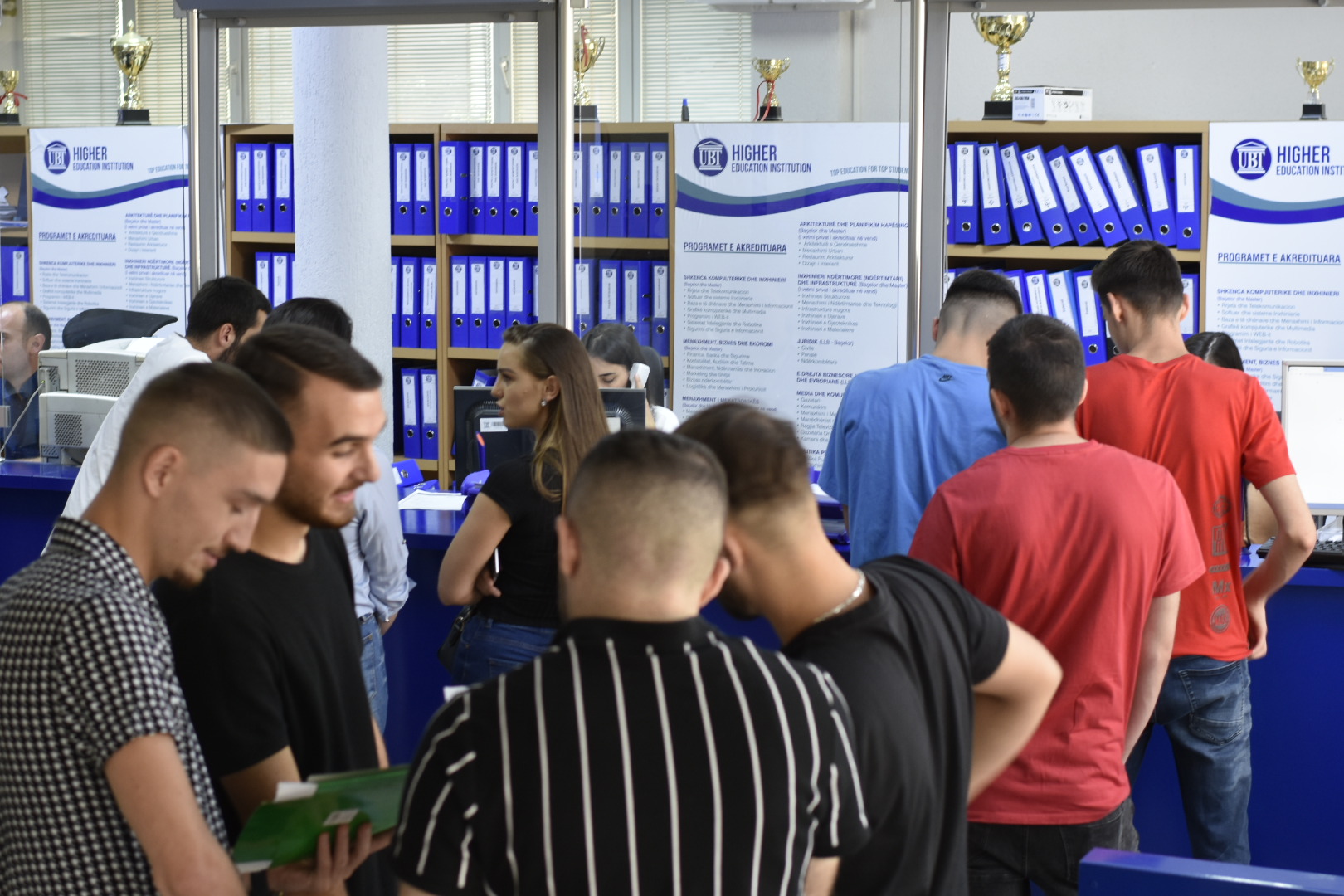 Interesim i madh i të rinjve të Kosovës për regjistrim në UBT