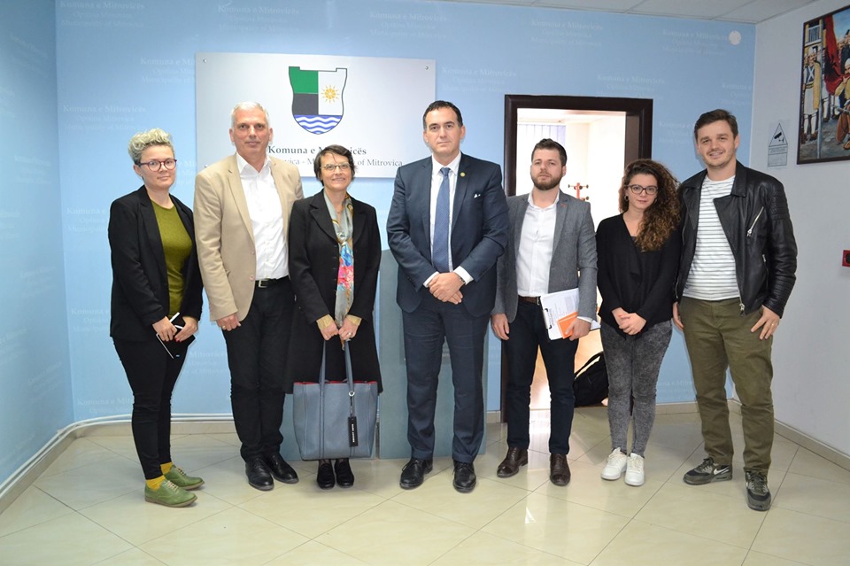 UBT nënshkruan marrëveshje bashkëpunimi me Komunën e Mitrovicës dhe UN-Habitat