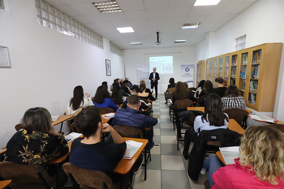 Studentët e UBT-së mësojnë për procesin e ndërmjetësimit nga USAID