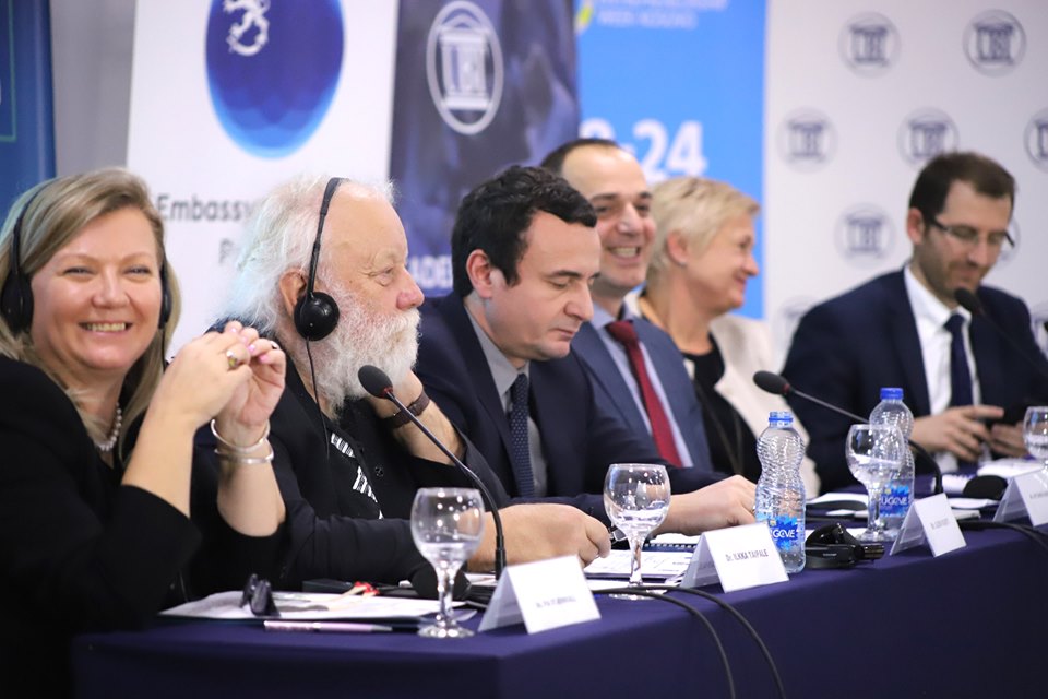 Panelistet ne Konferencen “Towards small – scale innovation ecosystem in Kosovo” -Pia Stjernvall, Albin Kurti