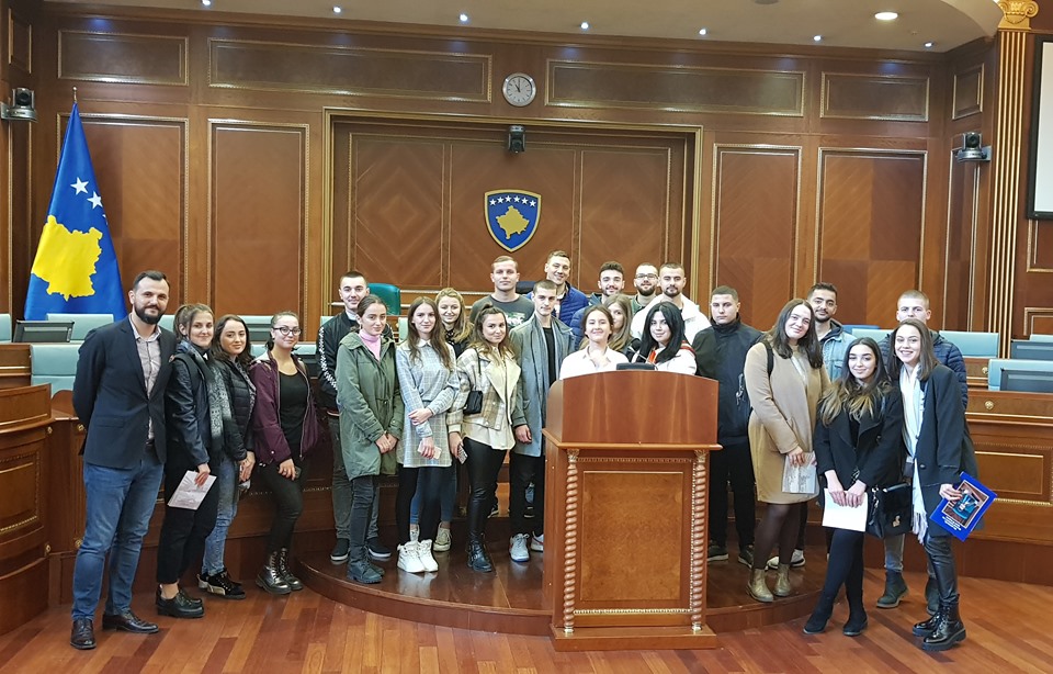 Studentët e Shkencave Politike vizitojnë Kuvendin e Kosovës