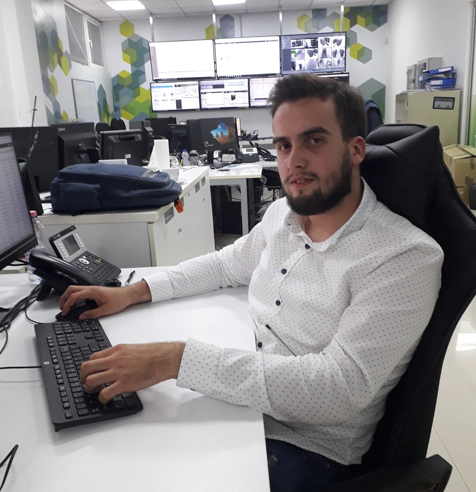 Studenti i Shkencave Kompjuterike, Vedat Apuk fitoi bursë studimi në Universitetin “Linnaeus”, në Suedi.