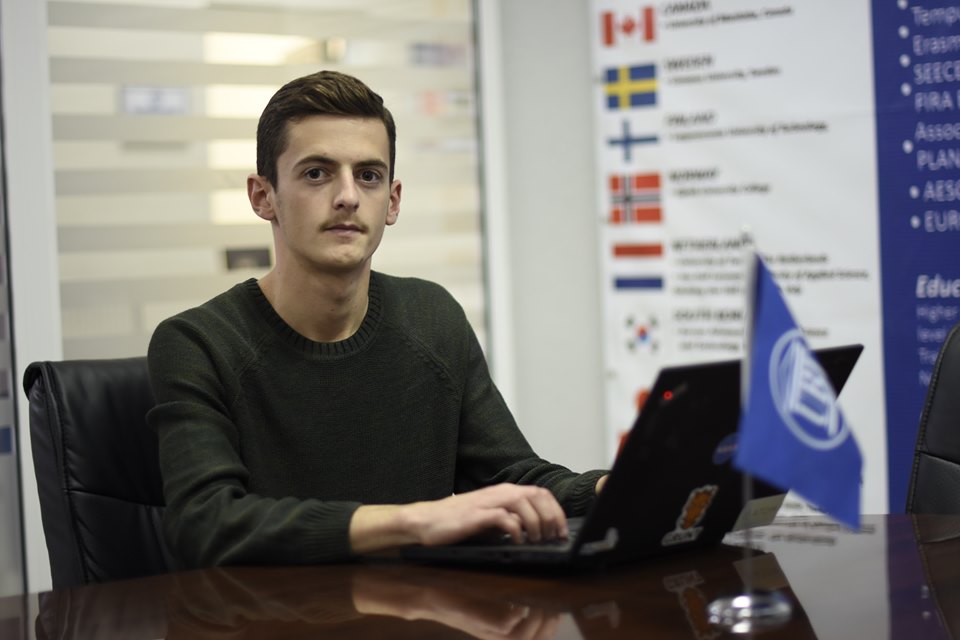 Studenti i UBT-së, Lumbardh Elshani, përfitues i bursës për vazhdim të studimeve në Portugali