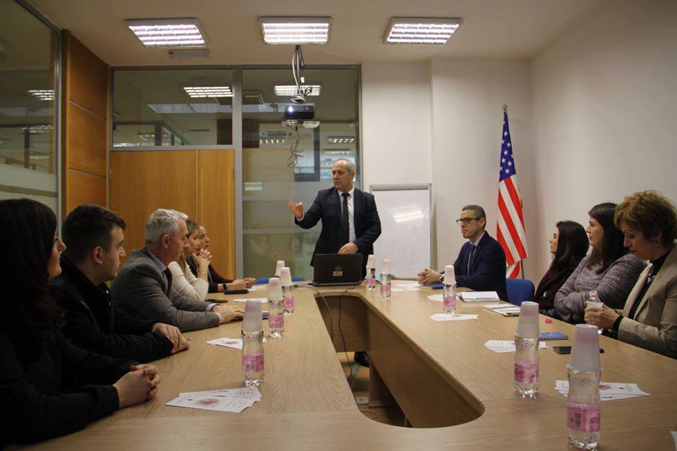 Studentët e UBT-së vizitojnë Ministrinë e Tregtisë dhe Industrisë, njoftohen rreth procedurave të regjistrimit të markave tregtare në Kosovë