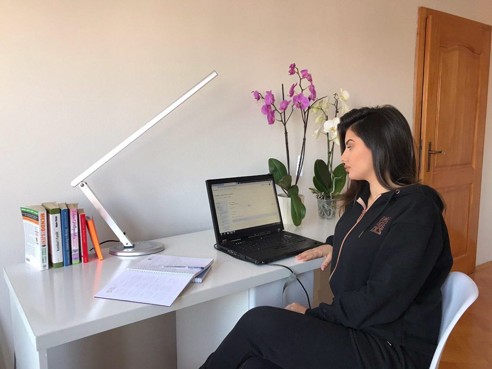 Mijëra studentë të UBT-së po ndjekin online gjitha ligjëratat semestrale