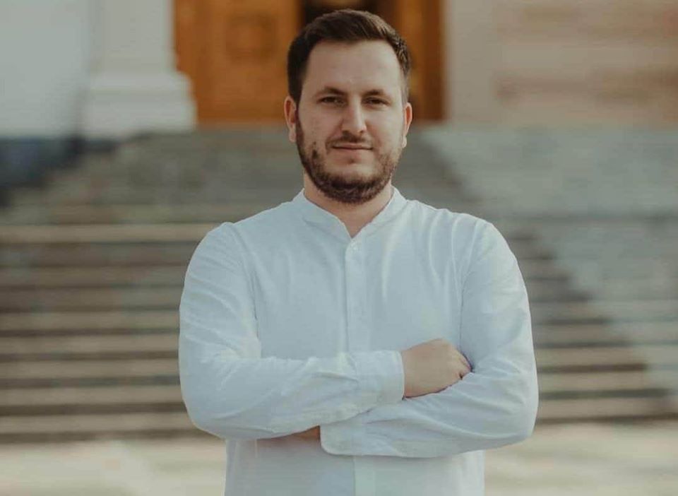 Vdes studenti i UBT-së si pasojë e COVID-19, rektori Hajrizi ngushëllon familjen