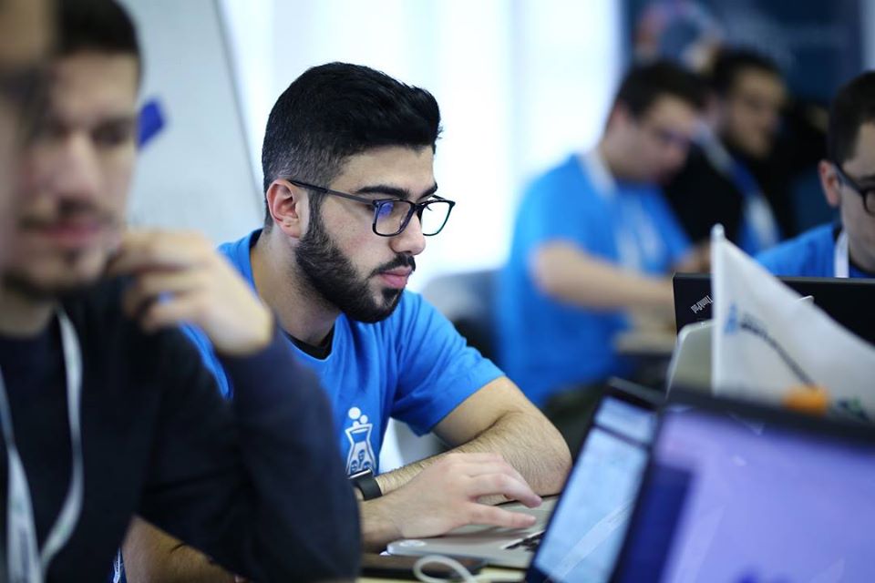 Kosova pranohet në kompaninë Apple, falë kontributit të studentit Emin Emini (Video)