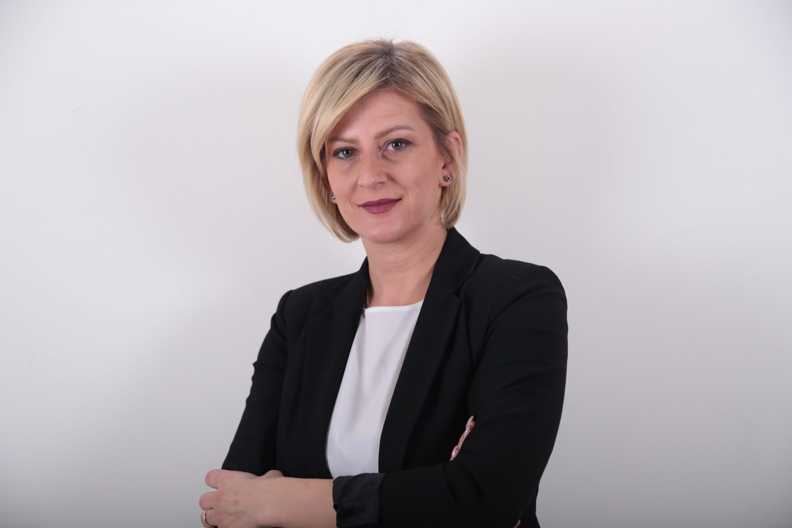 Nora Sadiku – Dushi