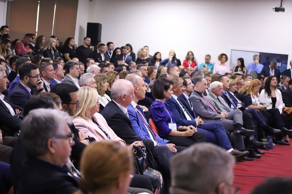 UBT – institucioni që përbëhet nga një klasë elite e akademikëve