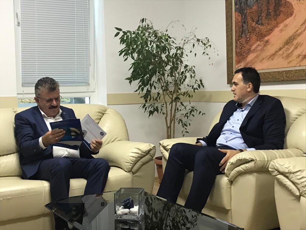 Rektori Hajrizi vizitë zyrtare në Shqipëri, takohet me rektorin e universitetit të Korçës