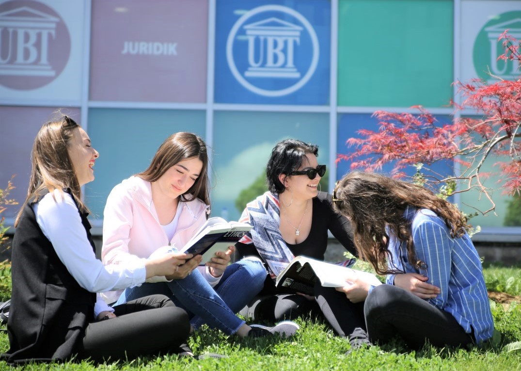 Me riakreditimin e programeve të studimit, UBT mbetet institucioni me më së shumti programe studimi të akredituara në Kosovë