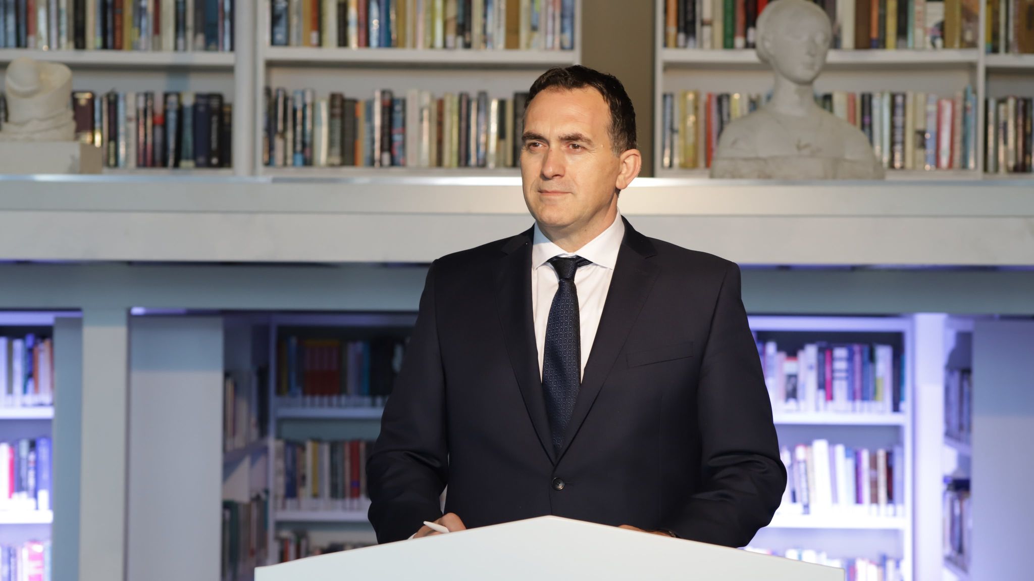 Rektori Hajrizi zgjidhet anëtar i bordit të gjigantit botëror teknologjik “EON Reality”