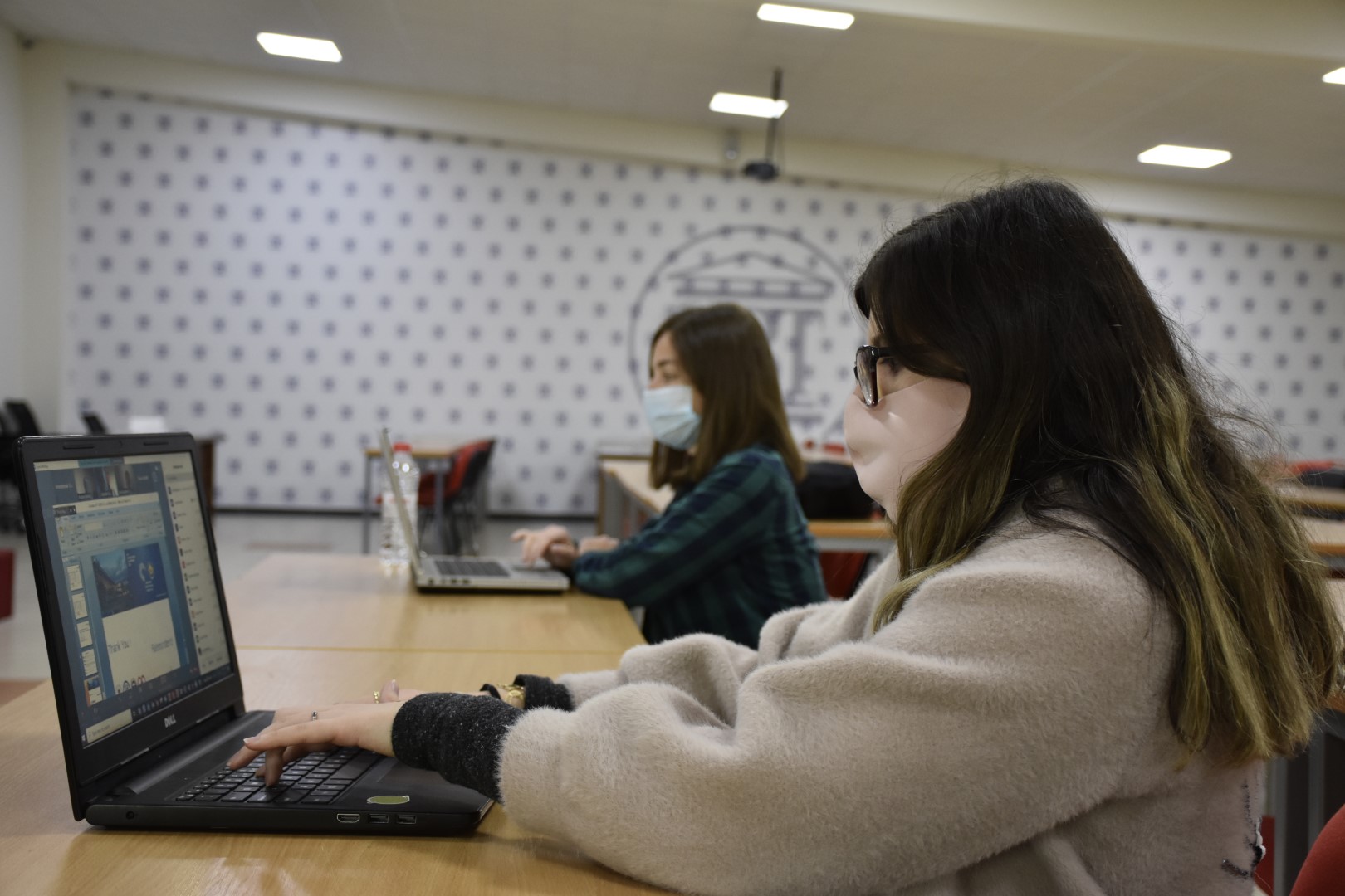 Punime nga studiues të shumtë prezantohen në Konferencën Ndërkombëtare të Infermierisë