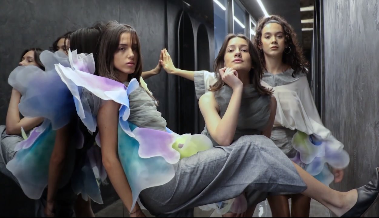 Studentët e Dizajnit të Integruar realizojnë sfilatën “POP-UP” (Video)