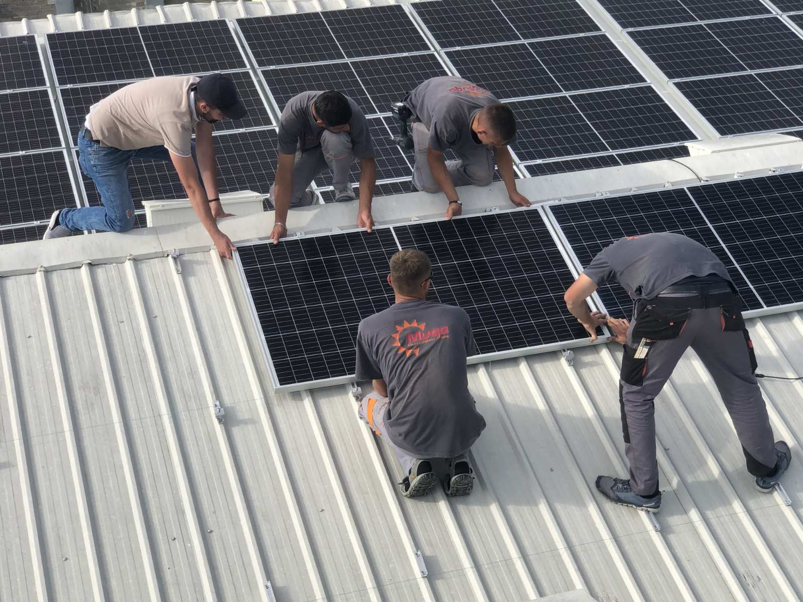 Studenti i Inxhinierisë së Energjisë punësohet në kompaninë “Muqa Solar Company”