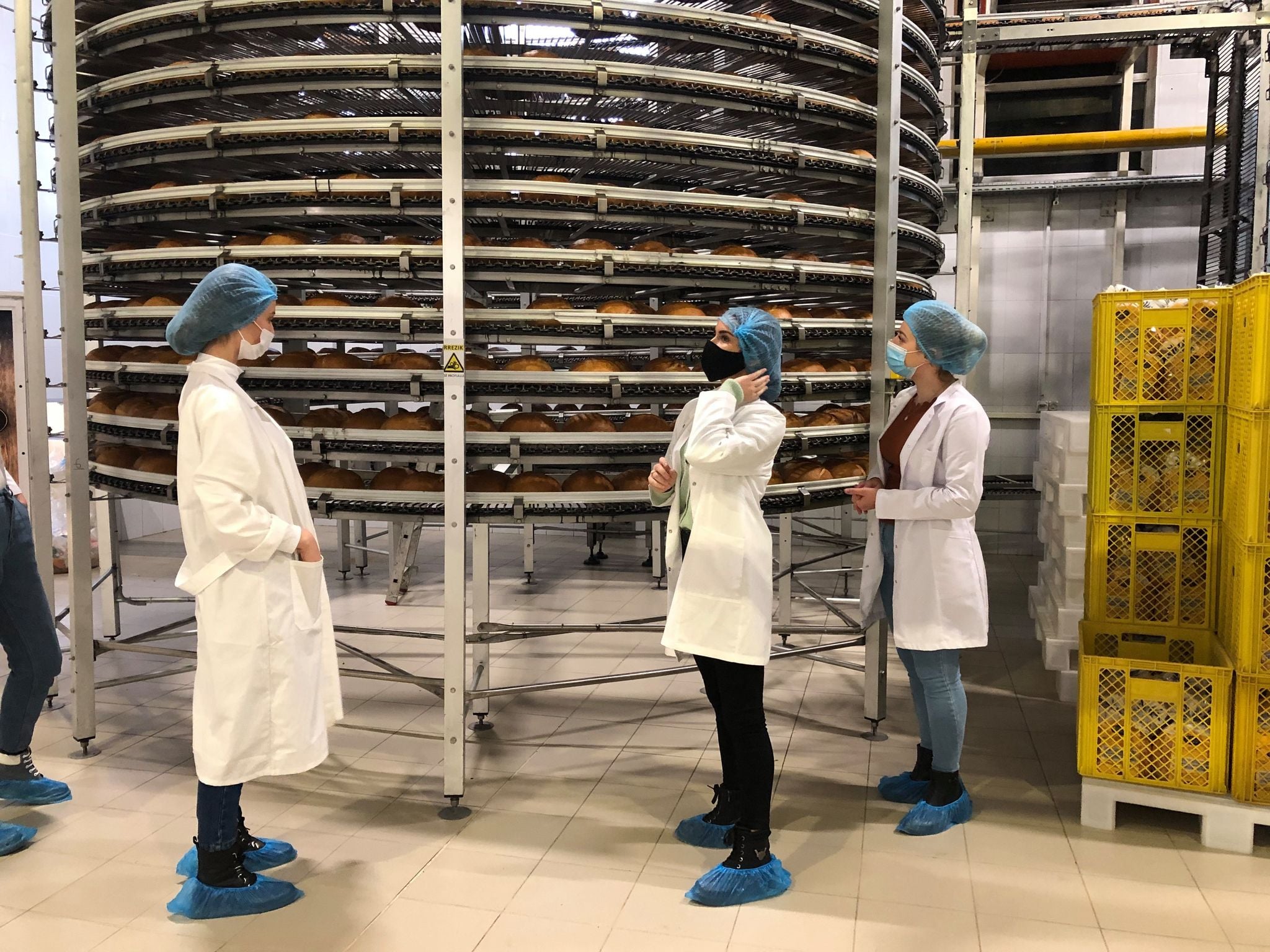 Studentët e Fakultetit të Shkencave të Ushqimit dhe Bioteknologji vizituan kompaninë Premium