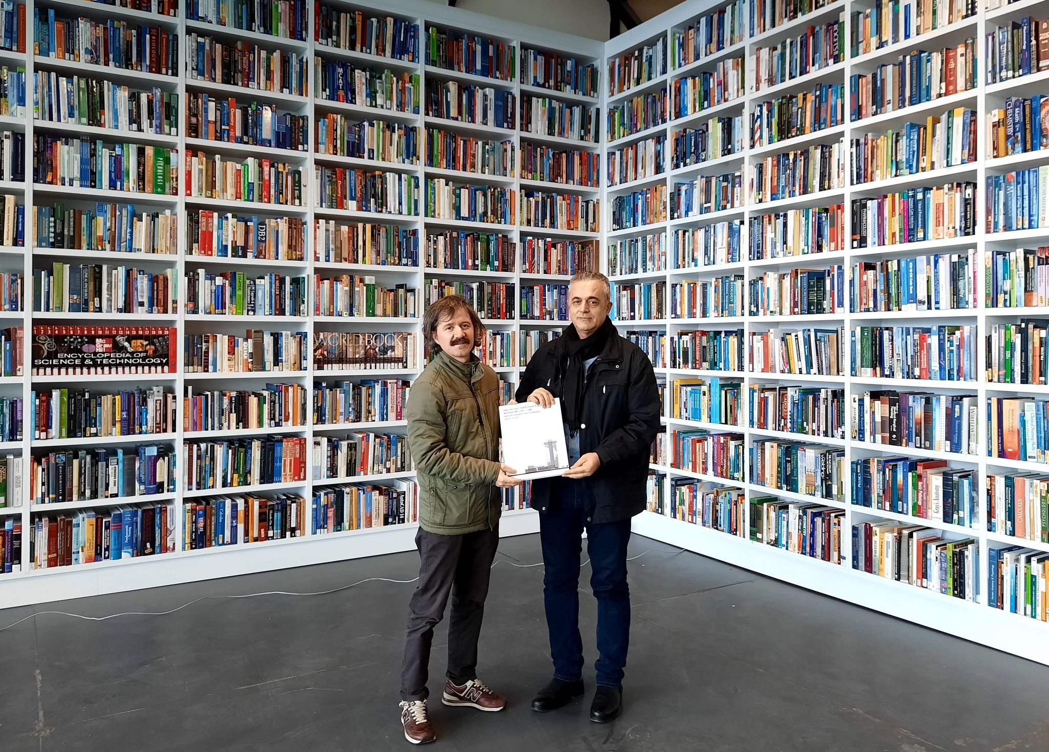 Biblioteka e UBT-së po pasurohet me librat e publikuara nga stafi akademik