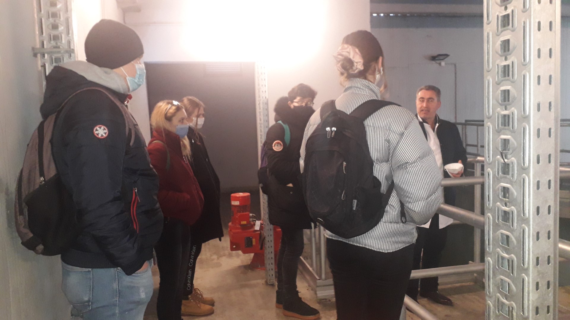 Fakulteti i Shkencave të Ushqimit dhe Bioteknologji realizoi vizitë studimore në fabrikën e ujit Shkabaj