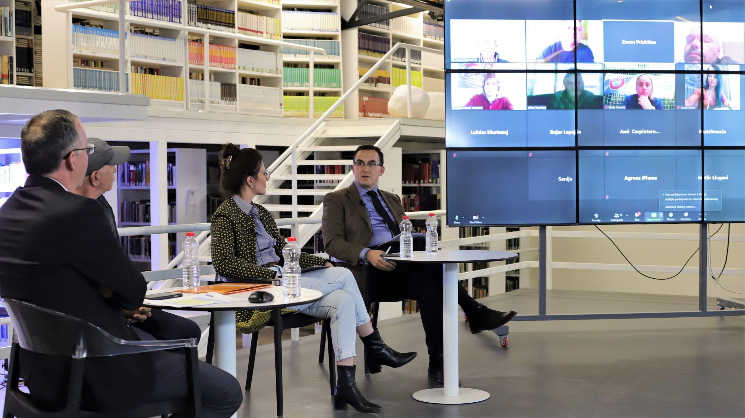 UBT në bashkëpunim me Institutin e Kosovës për Sport ka mbajtur konferencën: “Futbolli dhe ndikimi i tij në promovimin e shtetësisë së Kosovës”