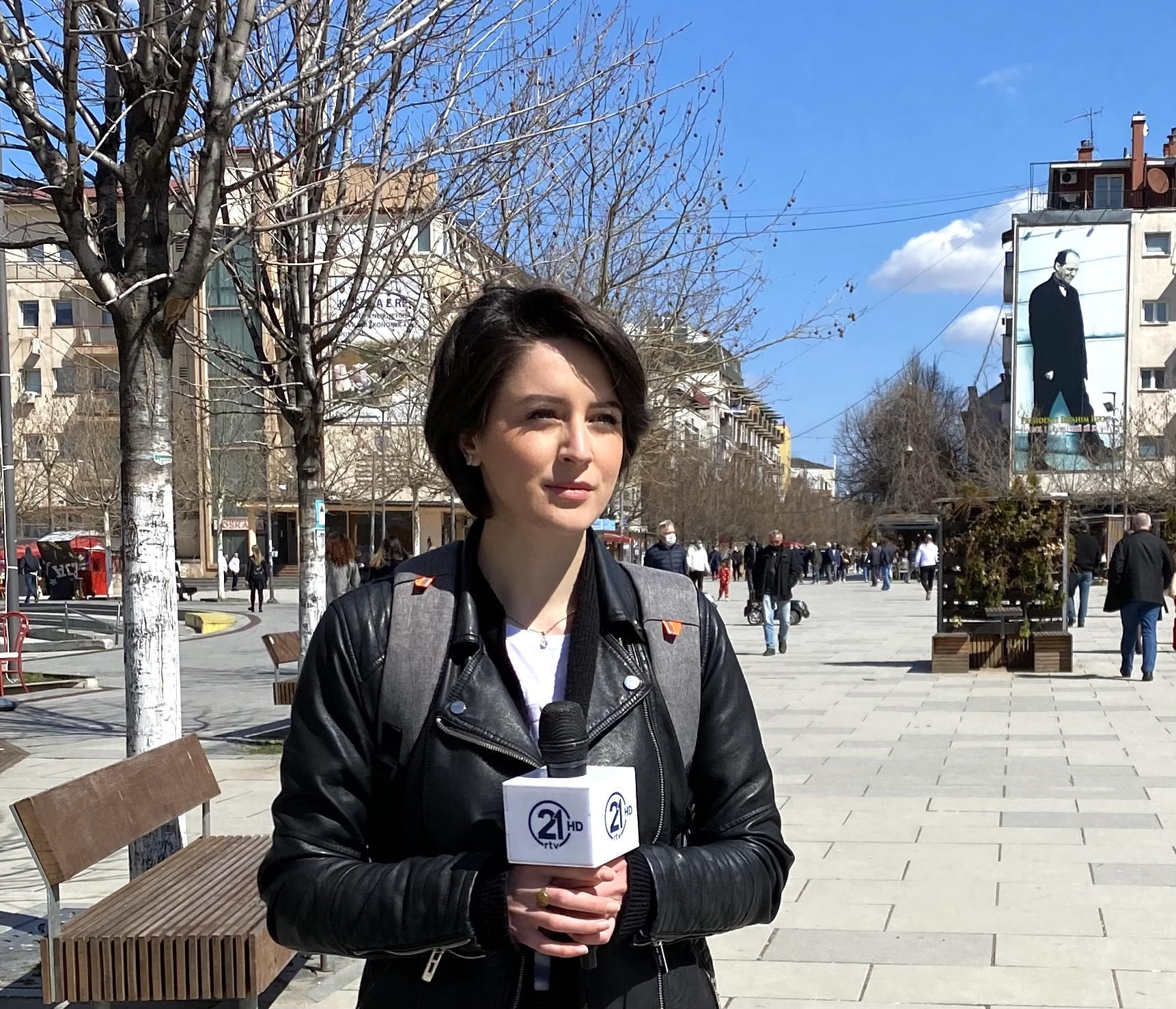 Studentja e Fakultetit Media dhe Komunikim, Xheneta Veliu, punësohet në RTV 21