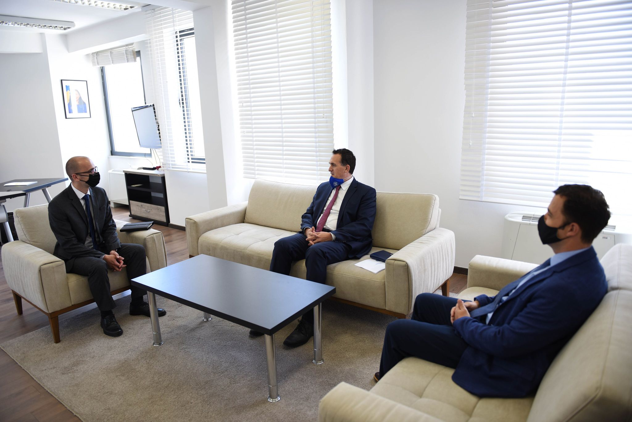 Rektori Hajrizi zhvilloi takim me zëvendës ministrin e Punëve të Jashtme, Kreshnik Ahmeti