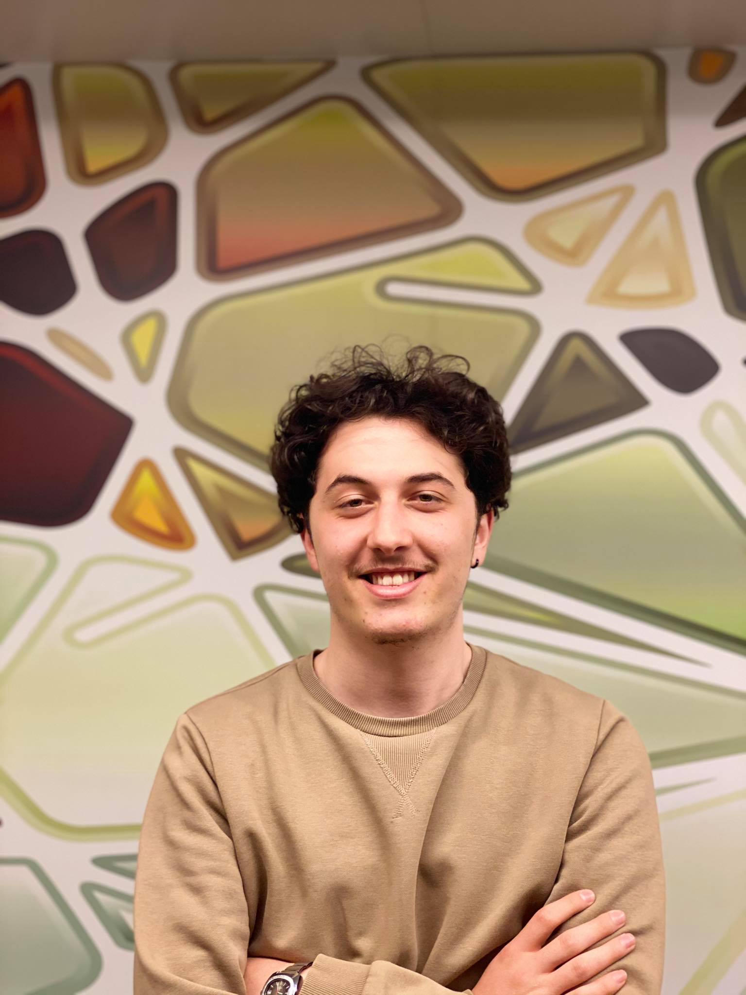 Studenti i Fakultetit Media dhe Komunikim në UBT, punësohet në portalin Lajmi.net