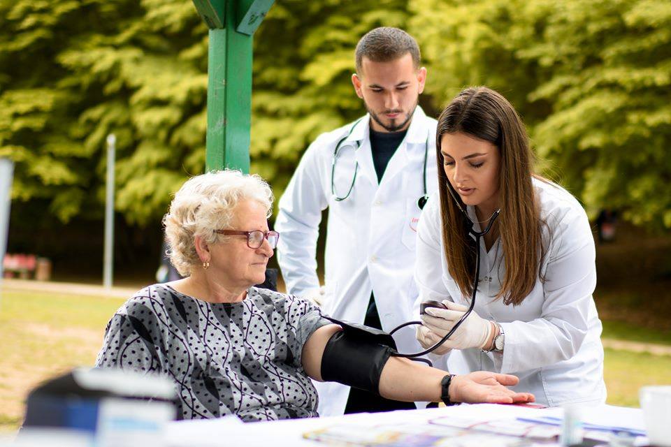 Në Ditën Ndërkombëtare të Infermierisë UBT vlerëson kontributin e infermierëve