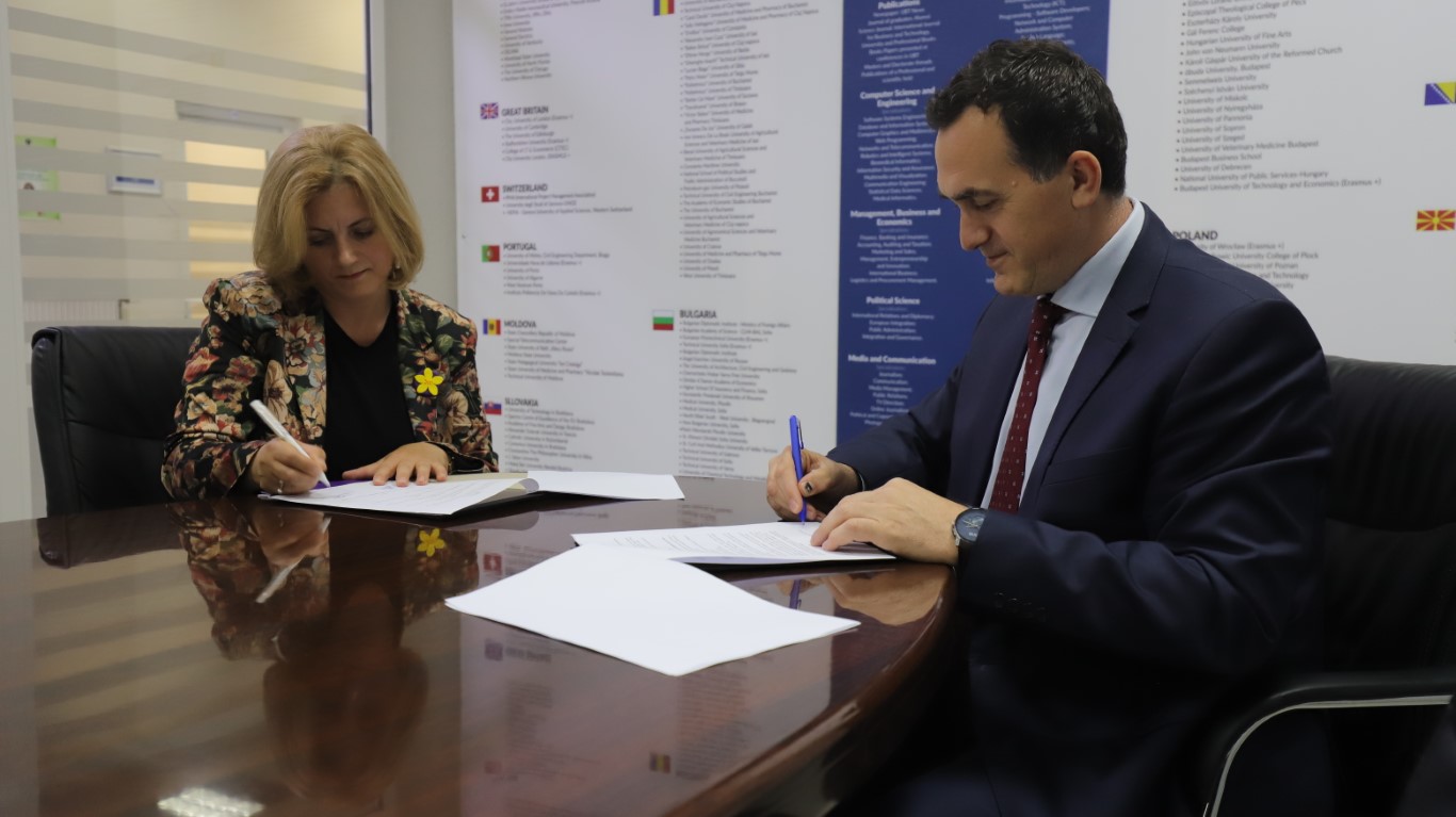 UBT lidh marrëveshje bashkëpunimi me Qendrën Kosovare për Rehabilitimin e të Mbijetuarve të Torturës