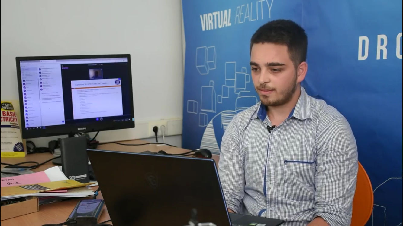 Studenti i UBT-së, Arxhend Jetullahu, punësohet si asistent në laboratorin e mekatronikës në UBT